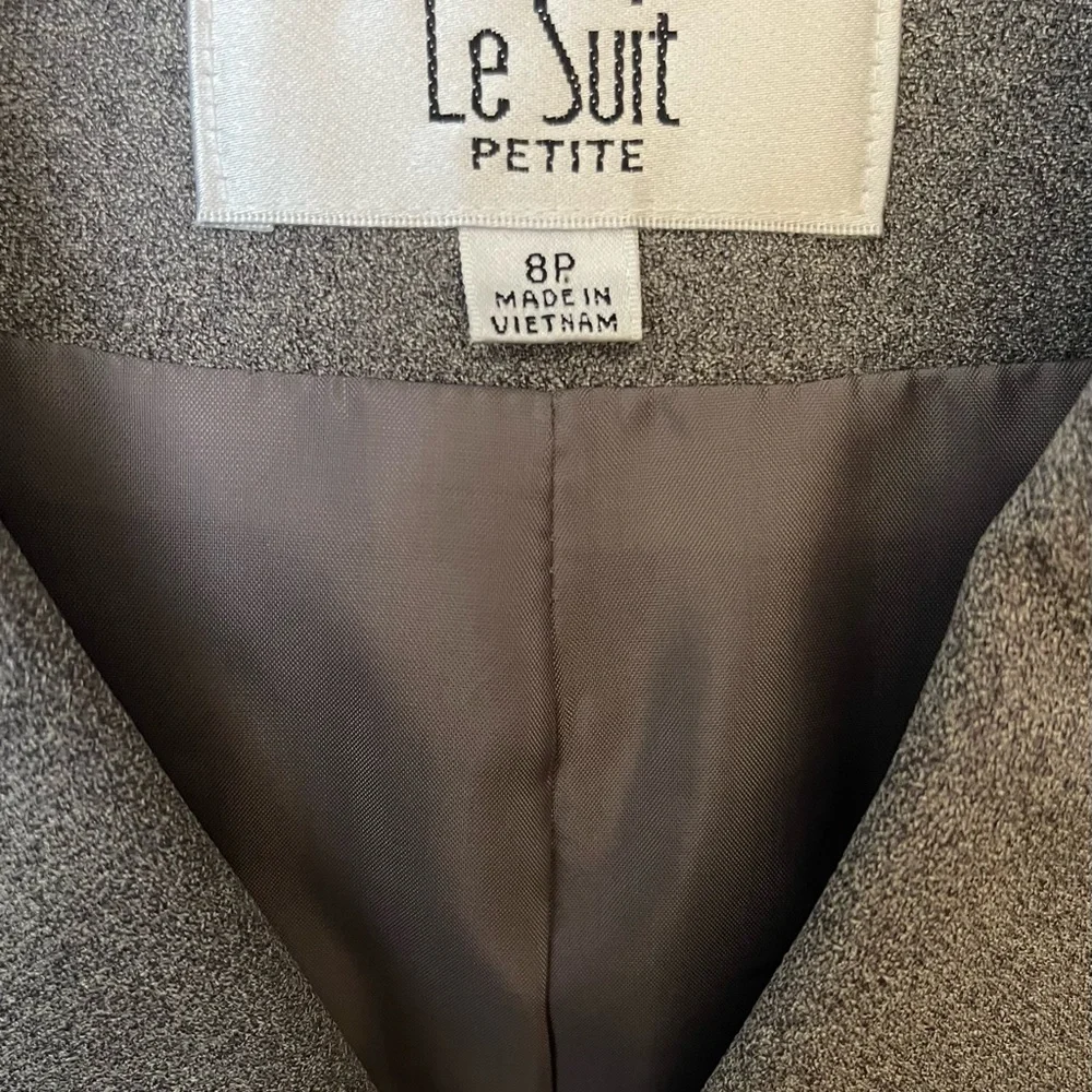 NWT Le Suit 2-Piece Skirt Suit Set Gray Tailored Blazer Office Work Career 8P